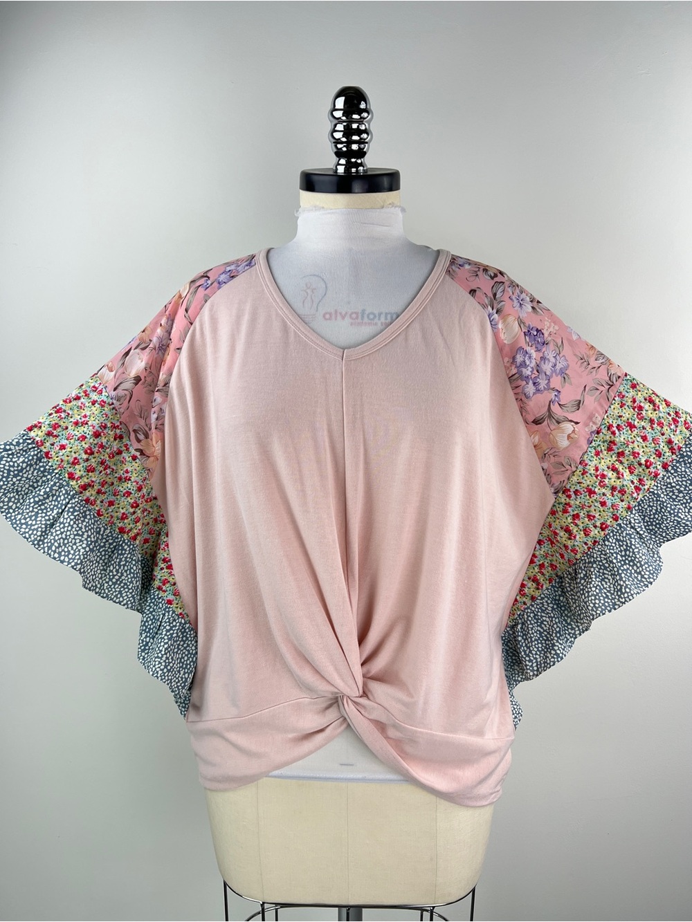 💚 3582. Oversized Pink Knot-Front Floral Sleeve Top